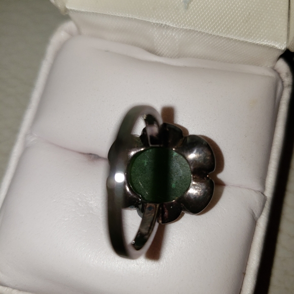 Sterling silver ring with Jade stone - Picture 3 of 4